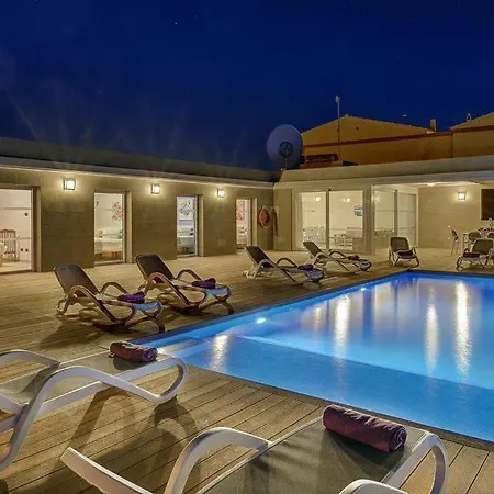 Cala'n Blanes Sleeps 9 Pool Air Con Wifi * Cala'N Blanes (Menorca)