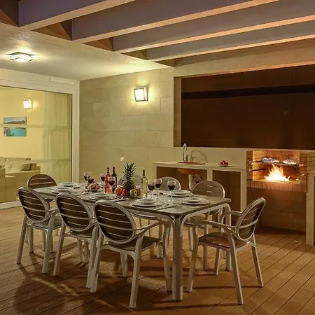 Cala'n Blanes Sleeps 9 Pool Air Con Wifi Villa *